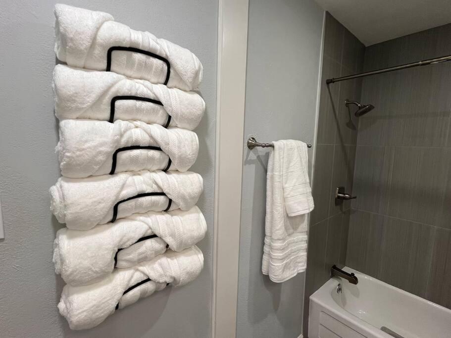 Healing Haven King Bed Suite Dallas Dış mekan fotoğraf